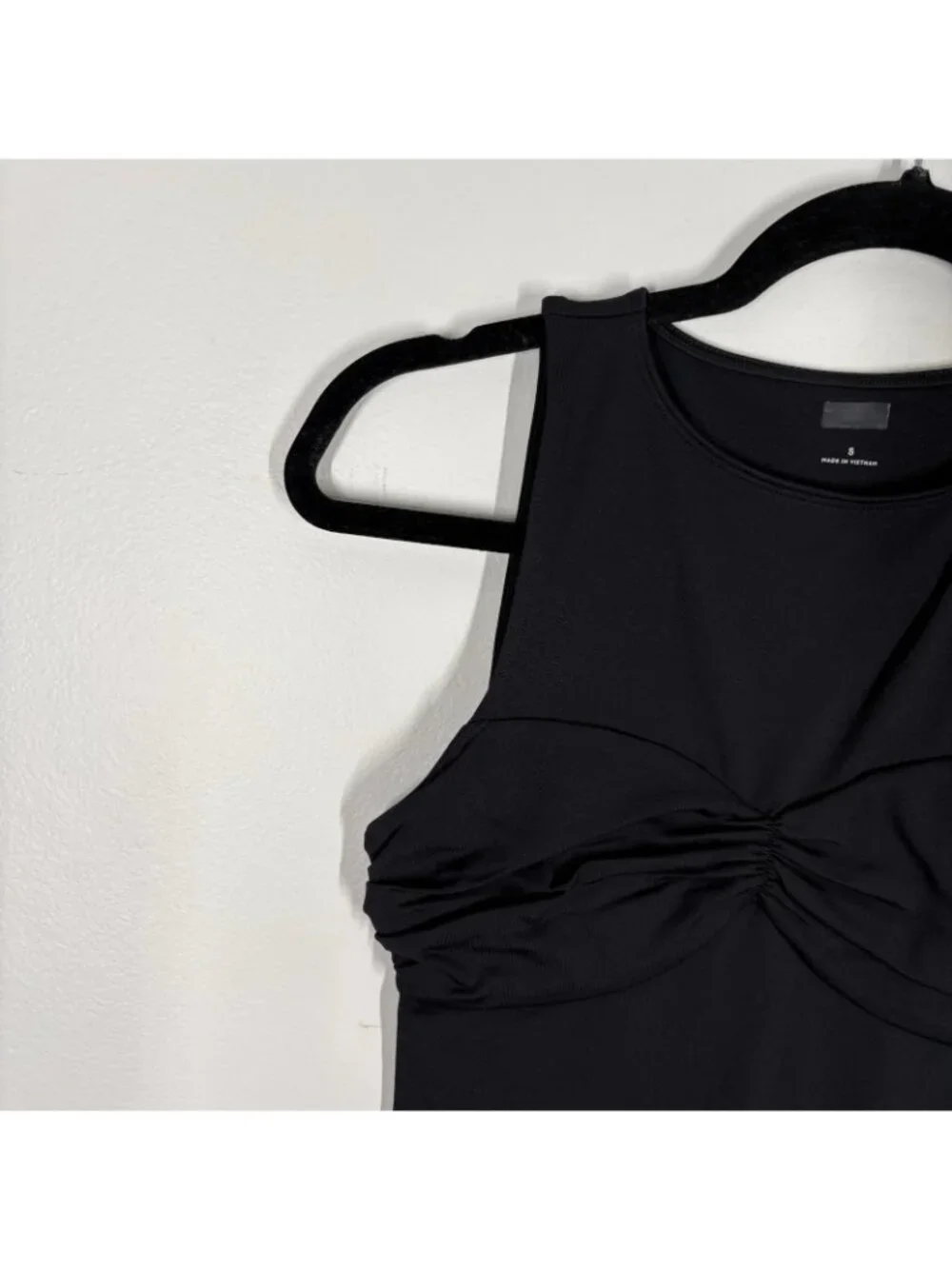 Aritzia Women S Black Sleeveless Crewneck Ruched Contour Shono Tank Top NWOT